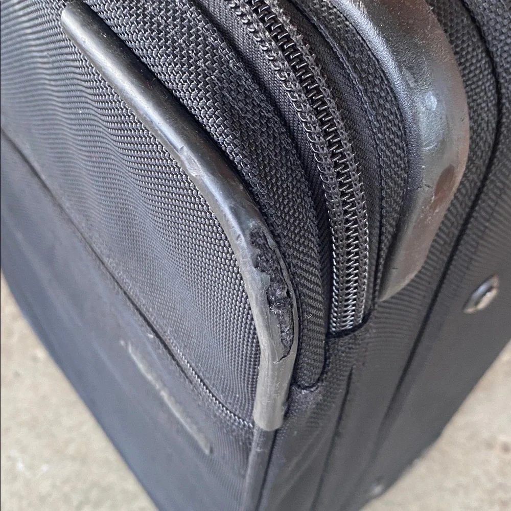 Briggs & Riley Black Rolling travel  Carry-On